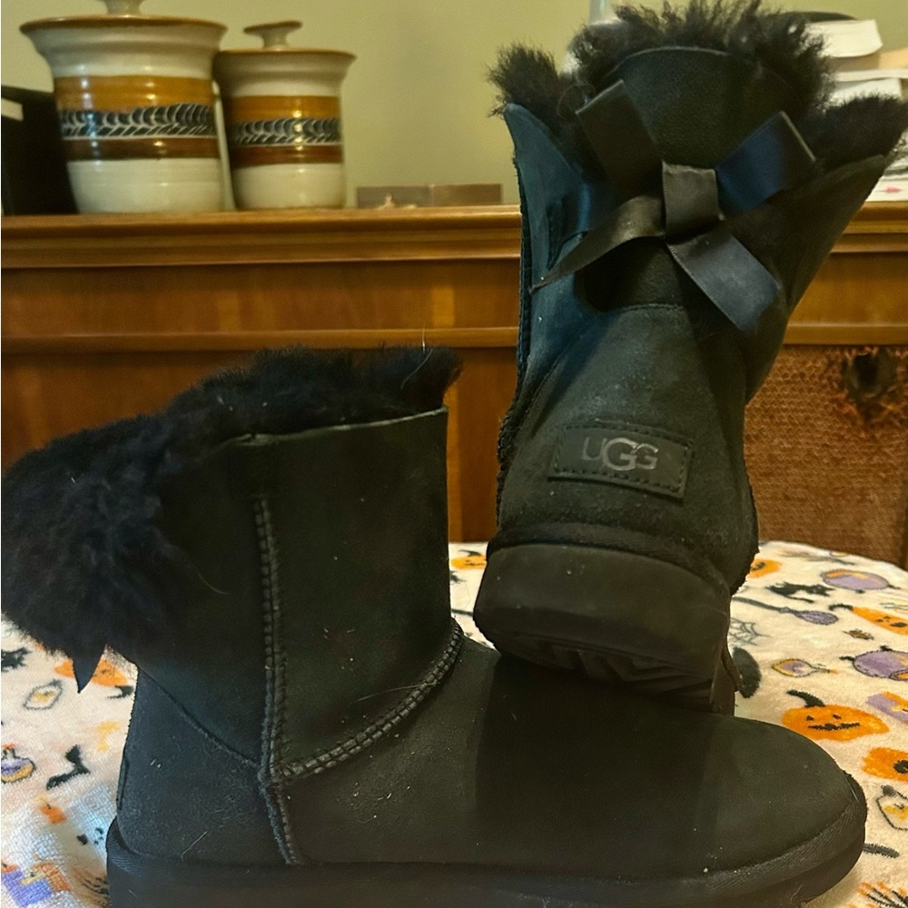 UGG Mini Bailey Bow size 9 Women's Black Winter Boots with Bow